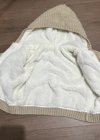 Bej Kapüşonlu Erkek Çocuk Hırka - Görsel 3