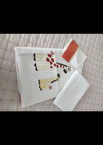 Nakışlı Beyaz Bebek pike takımı - Görsel 2