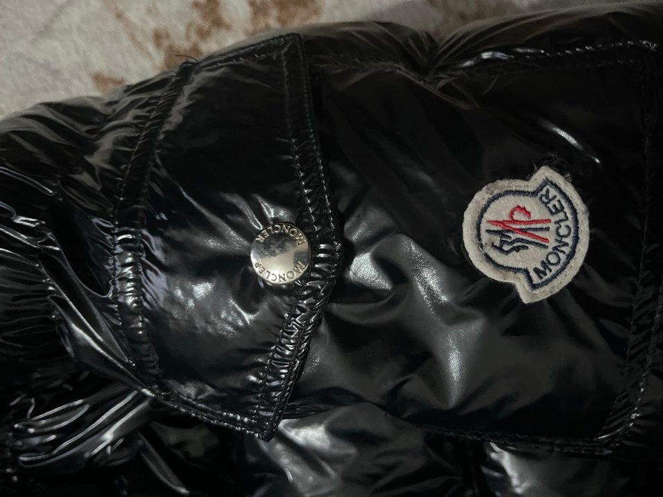 Siyah Parlak Kapüşonlu Erkek Mont - Görsel 3