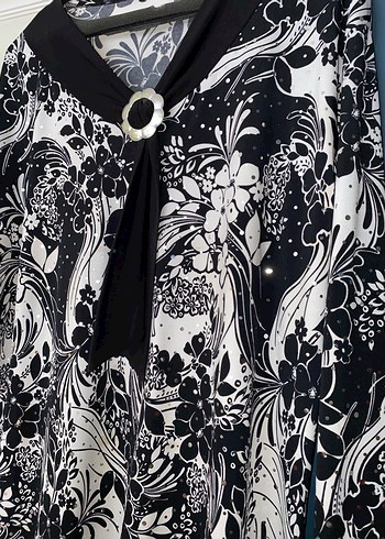 V Yaka Desenli Uzun Kollu Parlak Siyah Bluz - Görsel 2