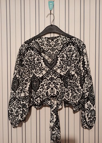 SİYAH BEYAZ DESENLİ BAĞLAMALI BLUZ Crop(krop) - Görsel 5