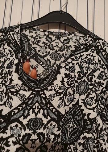 SİYAH BEYAZ DESENLİ BAĞLAMALI BLUZ Crop(krop) - Görsel 4