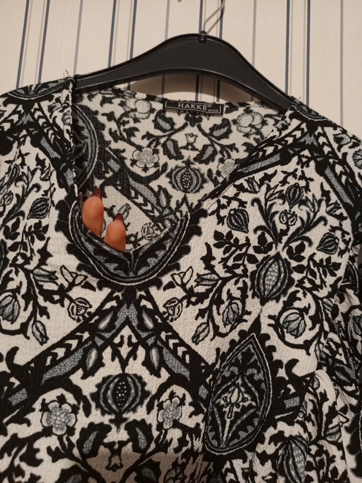 SİYAH BEYAZ DESENLİ BAĞLAMALI BLUZ Crop(krop) - Görsel 4