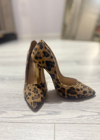 Zara Kahverengi Leopar Desenli Tüylü Stiletto