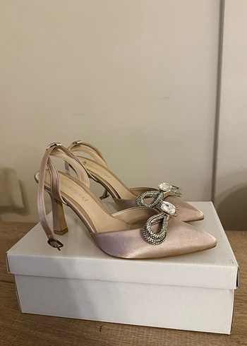 Pembe Saten Stiletto Taşlı Tokalı Kadın Ayakkabı