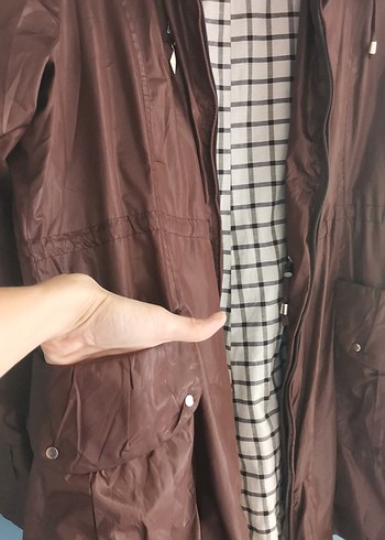 Bershka Fermuar ve Düğmeli Kahverengi Midi Kadın Yağmurluk