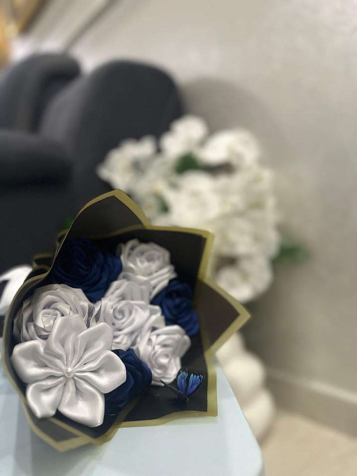 beyaz mavili gül buketi - Görsel 4