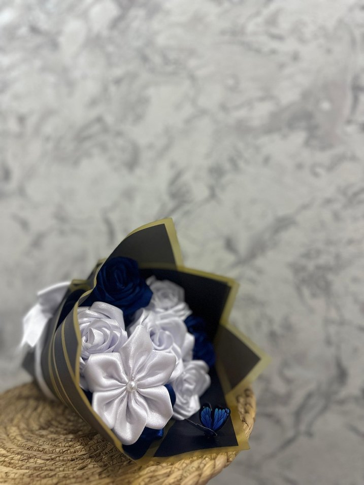 beyaz mavili gül buketi - Görsel 3