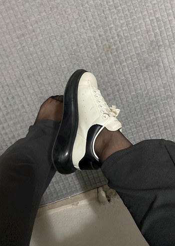 Beyaz Siyah Stiletto Topuklu Kadın Spor Ayakkabı