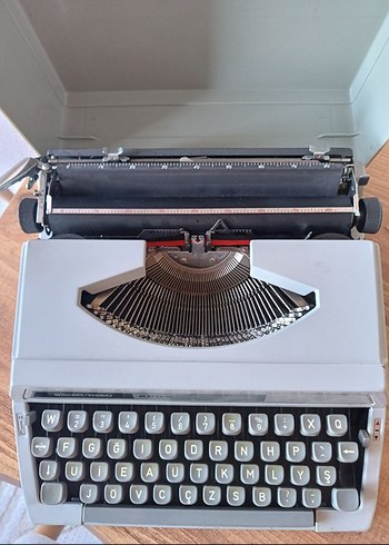 Taşınabilir Çantalı Orjinal Vintage Daktilo - Görsel 4