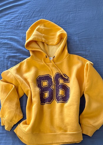 Sarı Kapüşonlu Kadın Sweatshirt 88 Baskılı