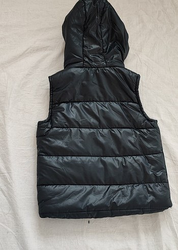 Erkek Çocuk Siyah Kapüşonlu Kemerli Yelek - Görsel 2