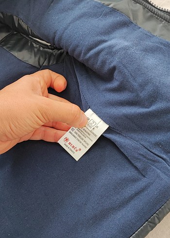 Erkek Çocuk Siyah Kapüşonlu Kemerli Yelek - Görsel 3