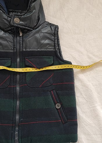 Erkek Çocuk Siyah Kapüşonlu Kemerli Yelek - Görsel 6