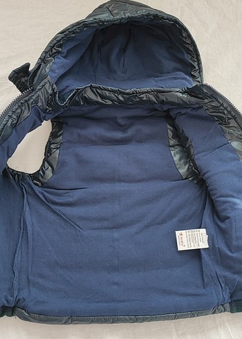 Erkek Çocuk Siyah Kapüşonlu Kemerli Yelek - Görsel 4