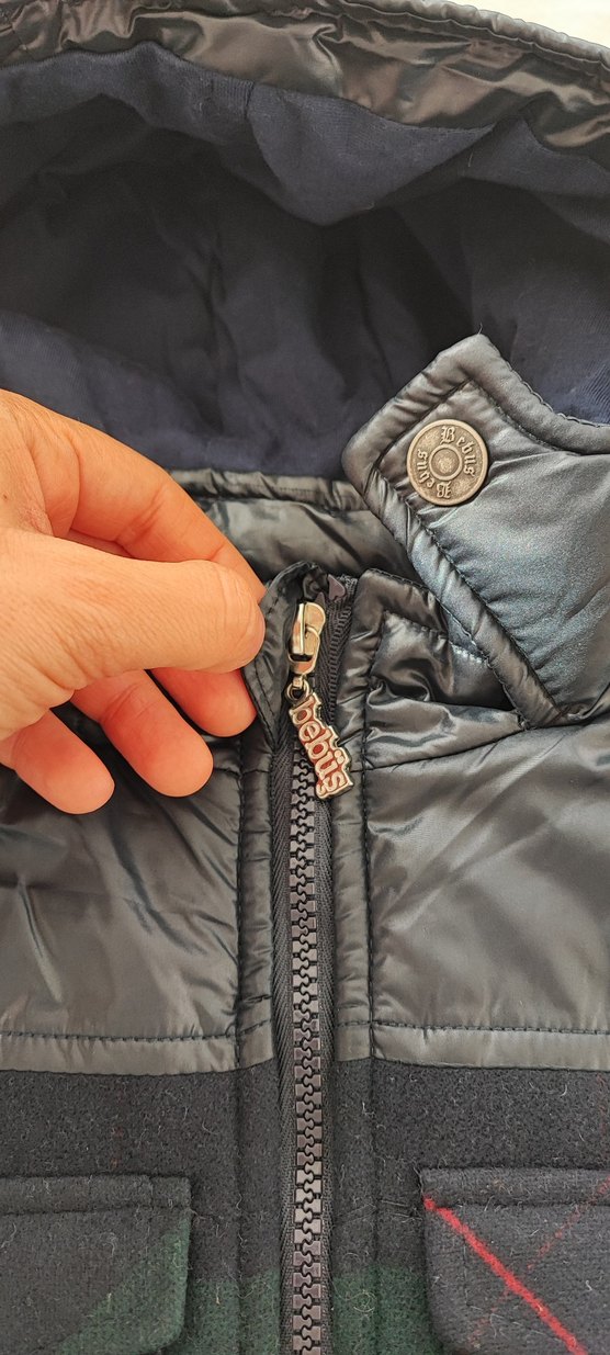 Erkek Çocuk Siyah Kapüşonlu Kemerli Yelek - Görsel 5