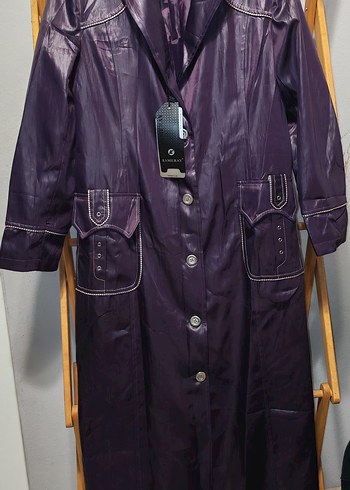 Düğmeli Parlak Mor Deri Görünümlü Kadın Uzun Yağmurluk-Pardesü - Görsel 2