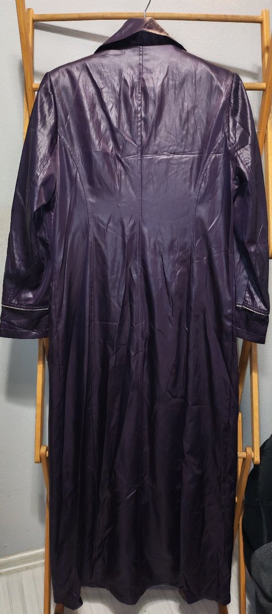Düğmeli Parlak Mor Deri Görünümlü Kadın Uzun Yağmurluk-Pardesü - Görsel 3