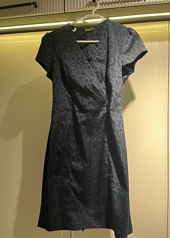 Siyah Yılan Desenli V Yaka Midi Elbise - Görsel 4