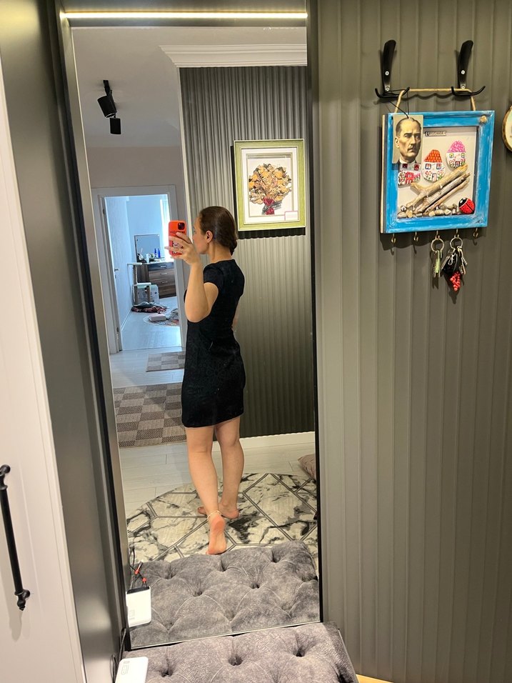 Siyah Yılan Desenli V Yaka Midi Elbise - Görsel 3