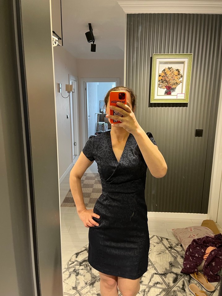 Siyah Yılan Desenli V Yaka Midi Elbise - Görsel 2