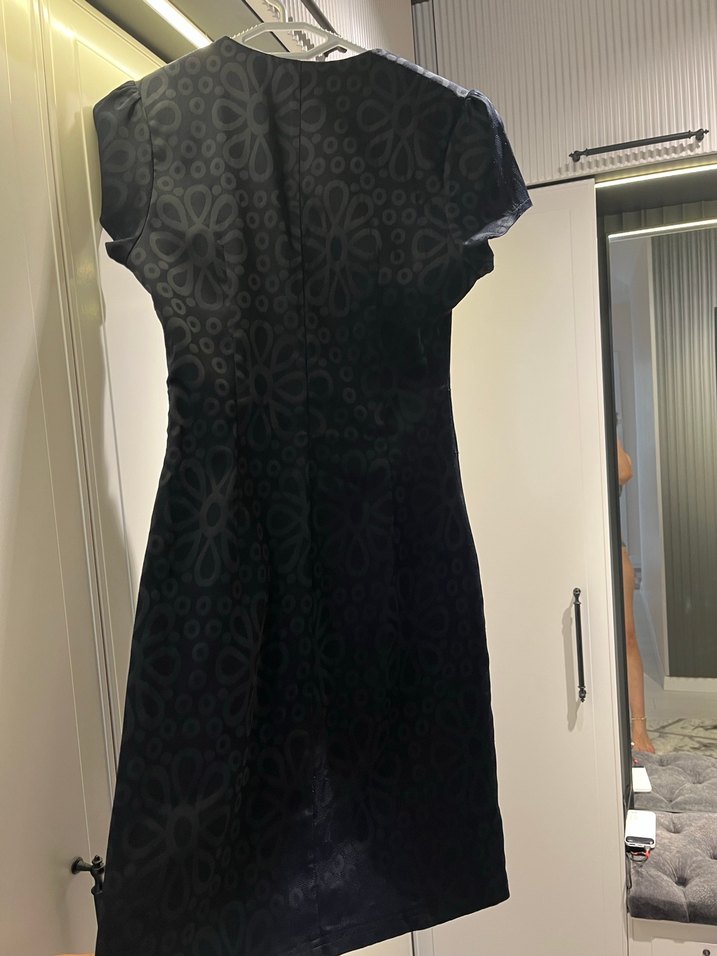 Siyah Yılan Desenli V Yaka Midi Elbise - Görsel 5