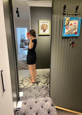 V yaka siyah yılan desenli mini elbise - Görsel 3