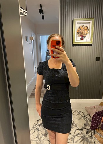 V yaka siyah yılan desenli mini elbise - Görsel 2