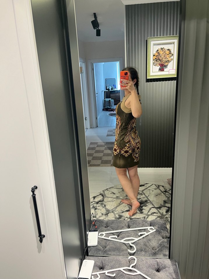 Kadife Şeffaf Detaylı Gri Yılan Desenli Midi Elbise - Görsel 2