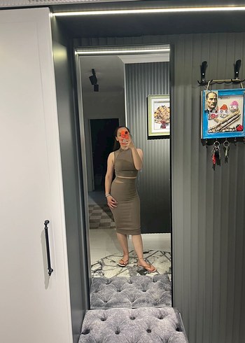 Bej Yüksek Yakalı Kolsuz Midi ikili takım - Görsel 2