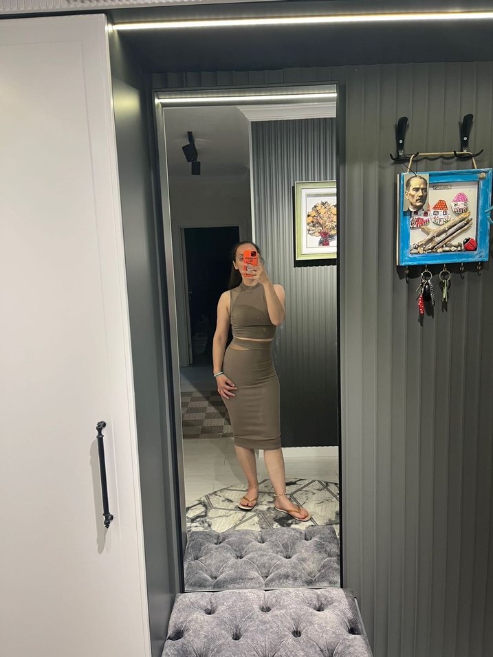 Bej Yüksek Yakalı Kolsuz Midi ikili takım - Görsel 2