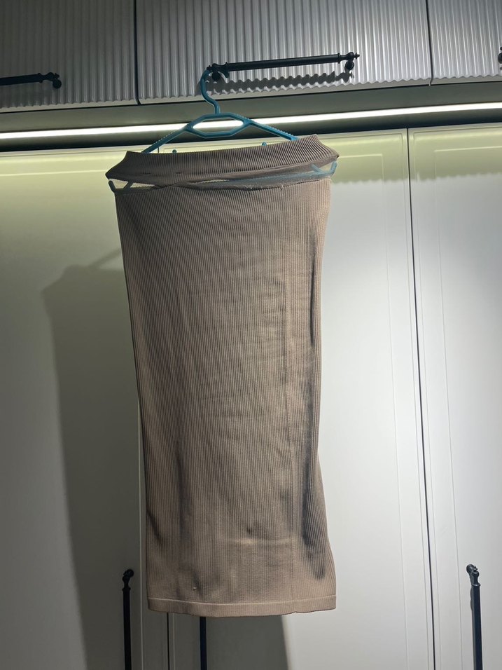 Bej Yüksek Yakalı Kolsuz Midi ikili takım - Görsel 4