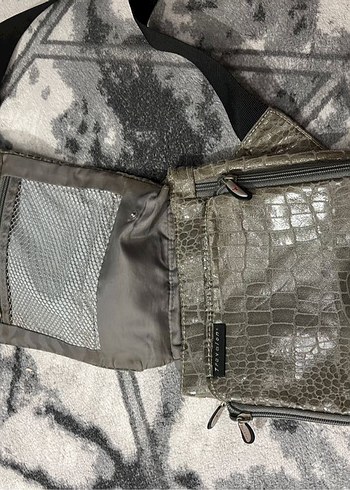 Gri Yılan Desenli Deri Çapraz Çanta - Görsel 4