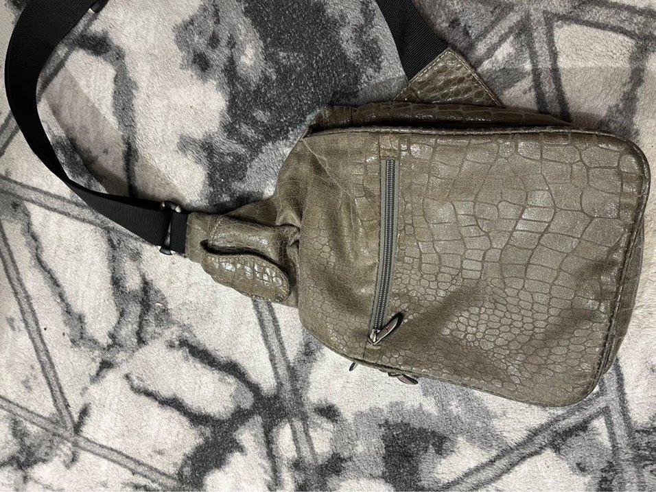 Gri Yılan Desenli Deri Çapraz Çanta - Görsel 3