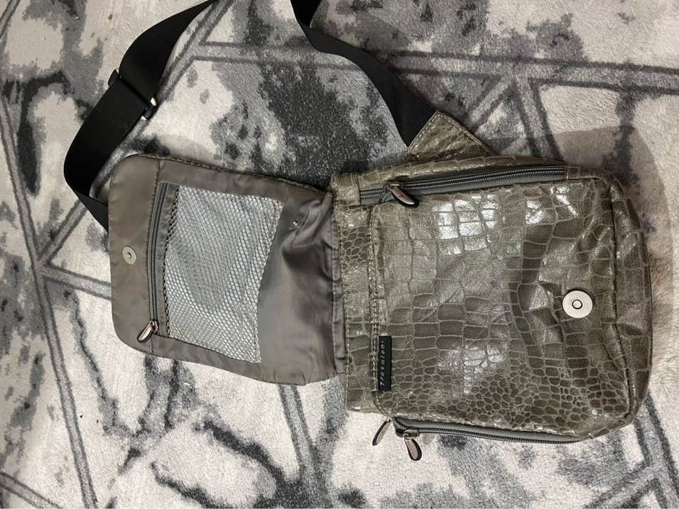 Gri Yılan Desenli Deri Çapraz Çanta - Görsel 4