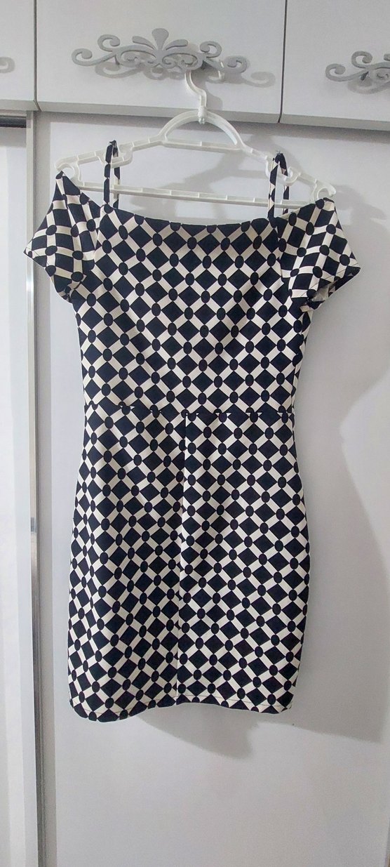 siyah ve beyaz renklerden oluşan elbise #elbise - Görsel 2