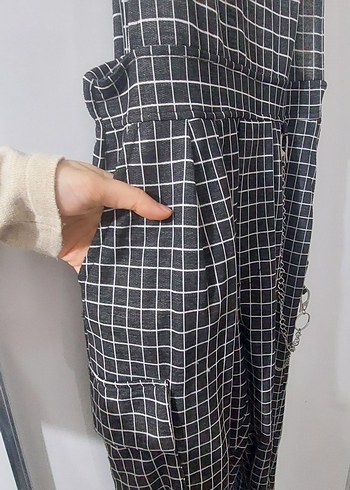 koyu gri ve beyaz renkli kare desenli tulum #tulum - Görsel 4