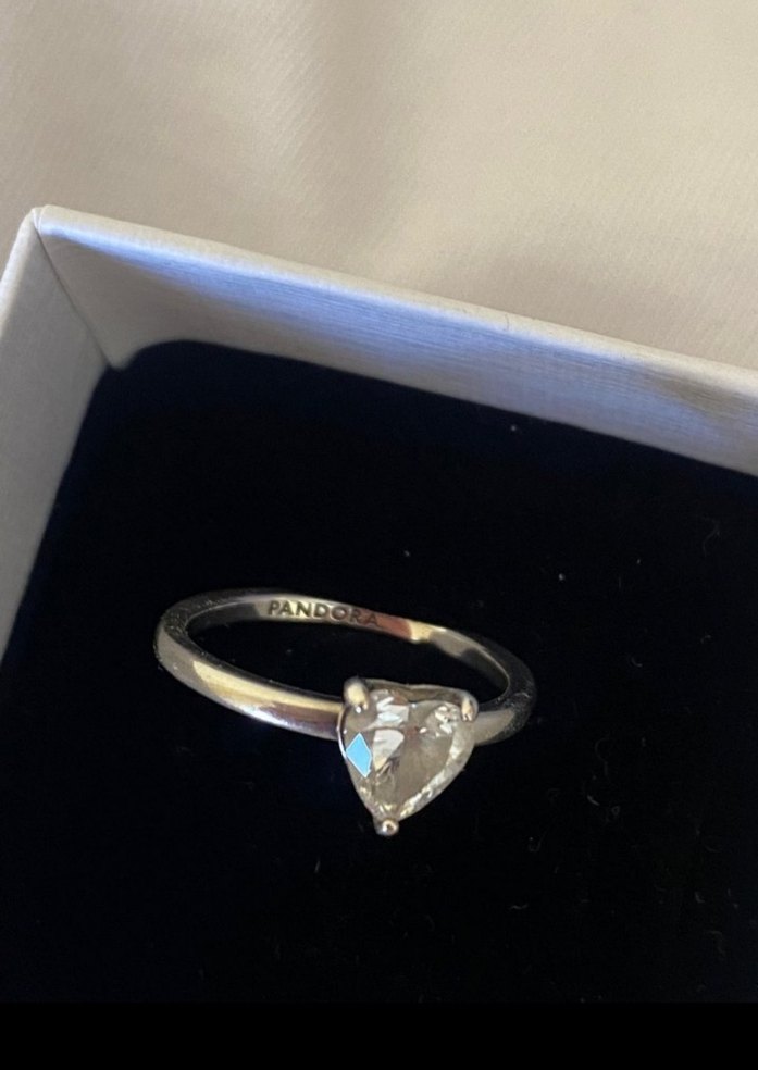 Pandora Beyaz Tektaş Yüzük - Parisian Şıklığı - Görsel 2