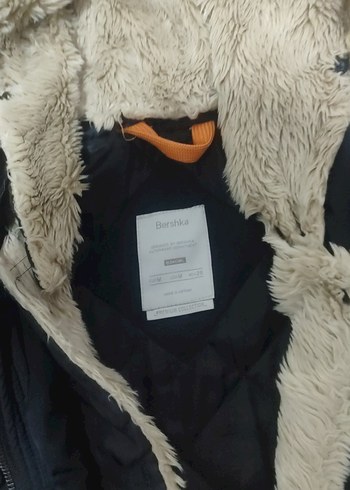 Bershka Siyah Kadın Peluş Detaylı Kışlık Mont