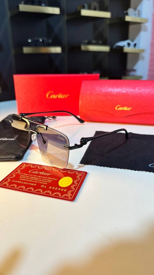 Cartier Gri Şeffaf Minimalist Kadın Güneş Gözlüğü - Görsel 2