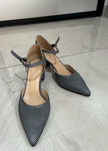 Diğer Puantiye Desenli Tokalı kalın topuk Stiletto