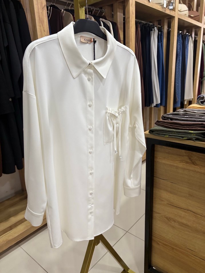 Beyaz Düğmeli Uzun Kollu Kadın Gömlek - Görsel 3
