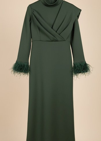 Zümrüt yeşili Tüy Detaylı Uzun Kadın abiye - Görsel 2