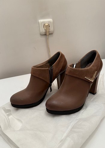 Bej Süet Tokalı Yüksek Topuklu Kadın Bot - Görsel 3