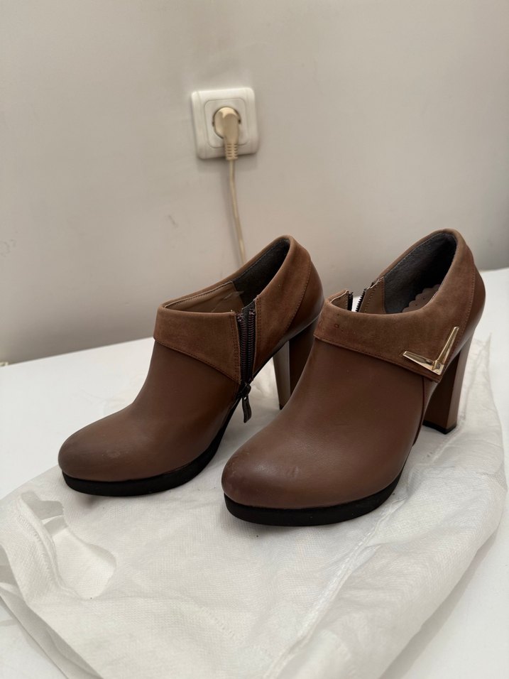 Bej Süet Tokalı Yüksek Topuklu Kadın Bot - Görsel 3