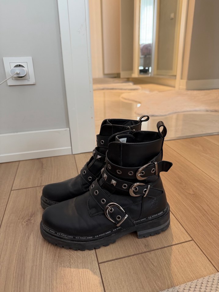 Siyah Deri Tokalı Gotik Botlar - Görsel 2