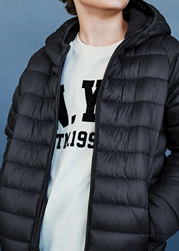 Siyah Erkek Çocuk Kapüşonlu Kışlık Mont - Görsel 2