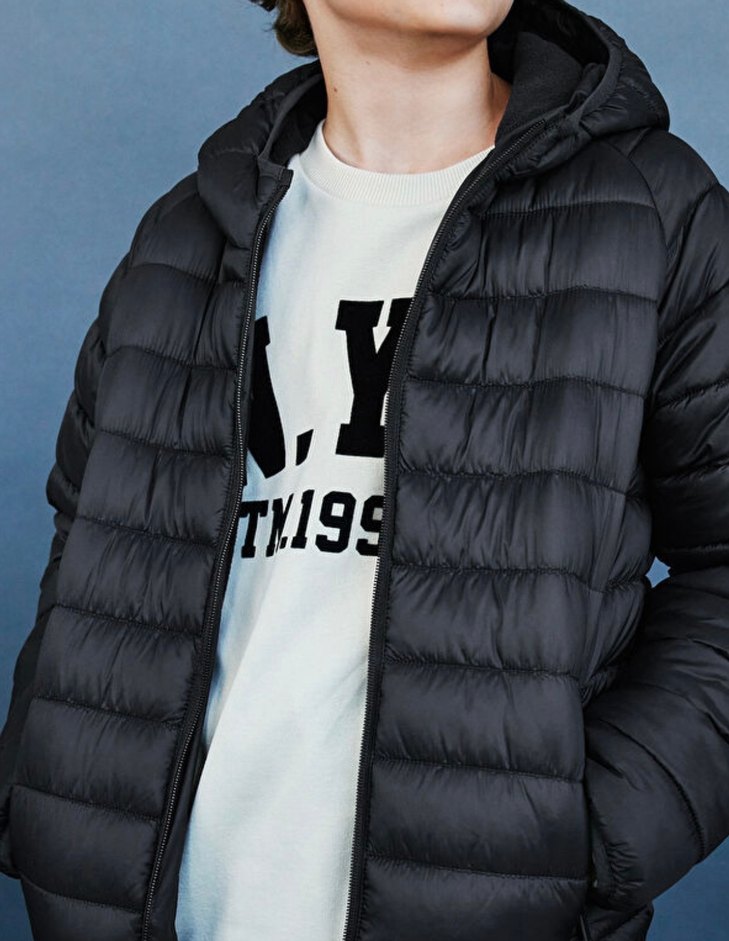 Siyah Erkek Çocuk Kapüşonlu Kışlık Mont - Görsel 2