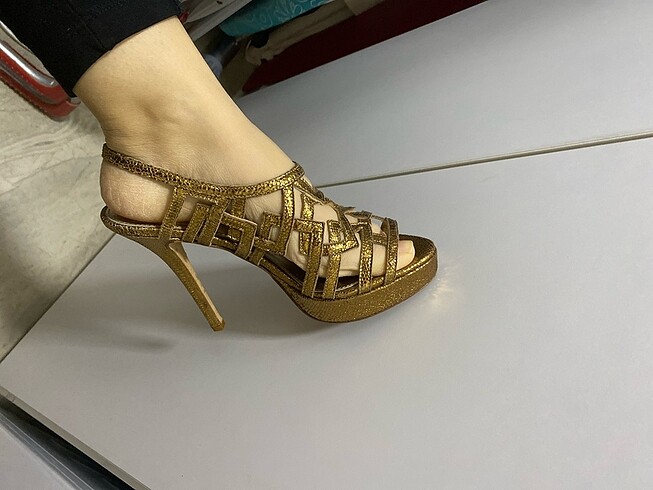 Bronz topuklu ayakkabı - Görsel 5