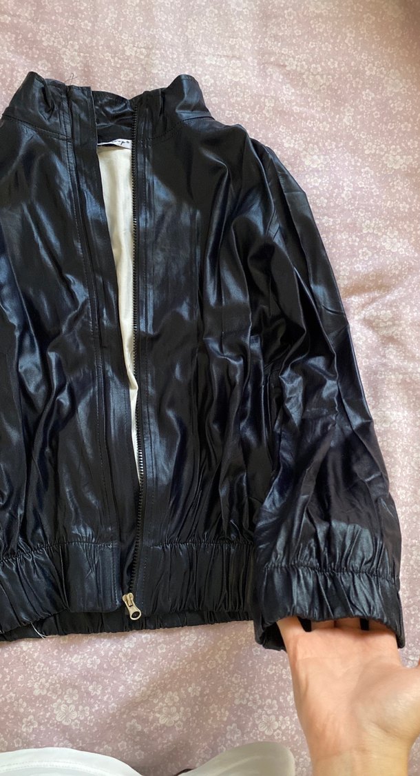 Kadın Siyah Deri Yüksek Yakalı Fermuarlı Ceket - Görsel 3